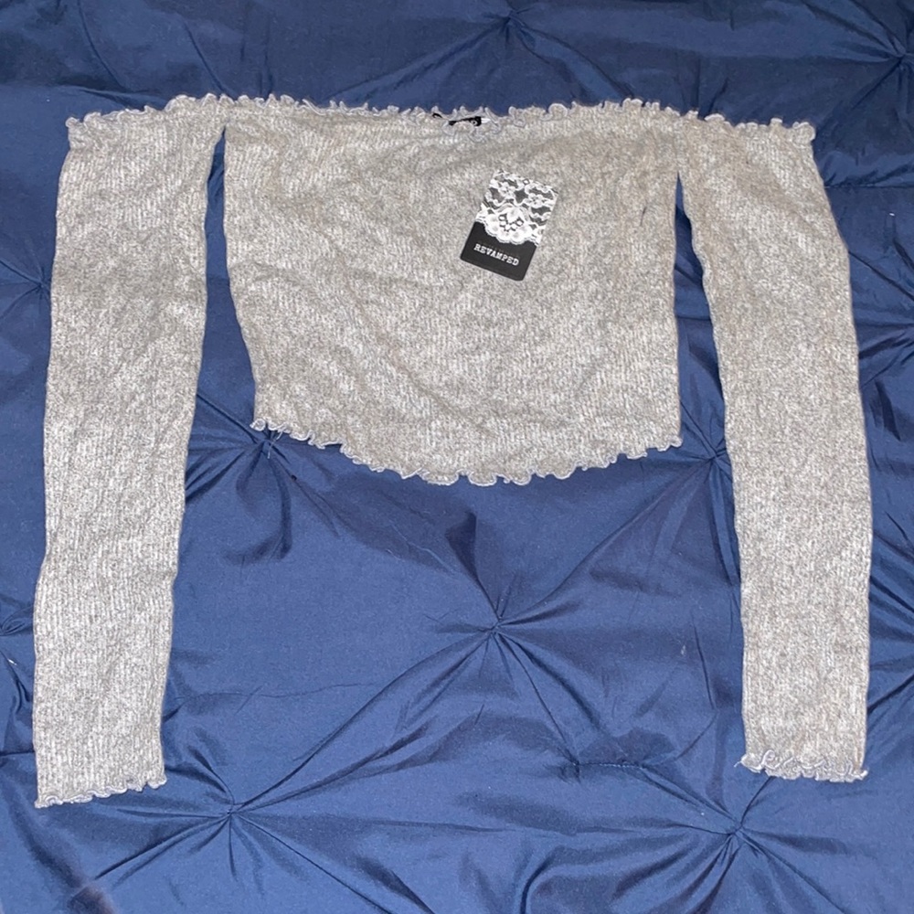 Off the shoulder cropped shirt